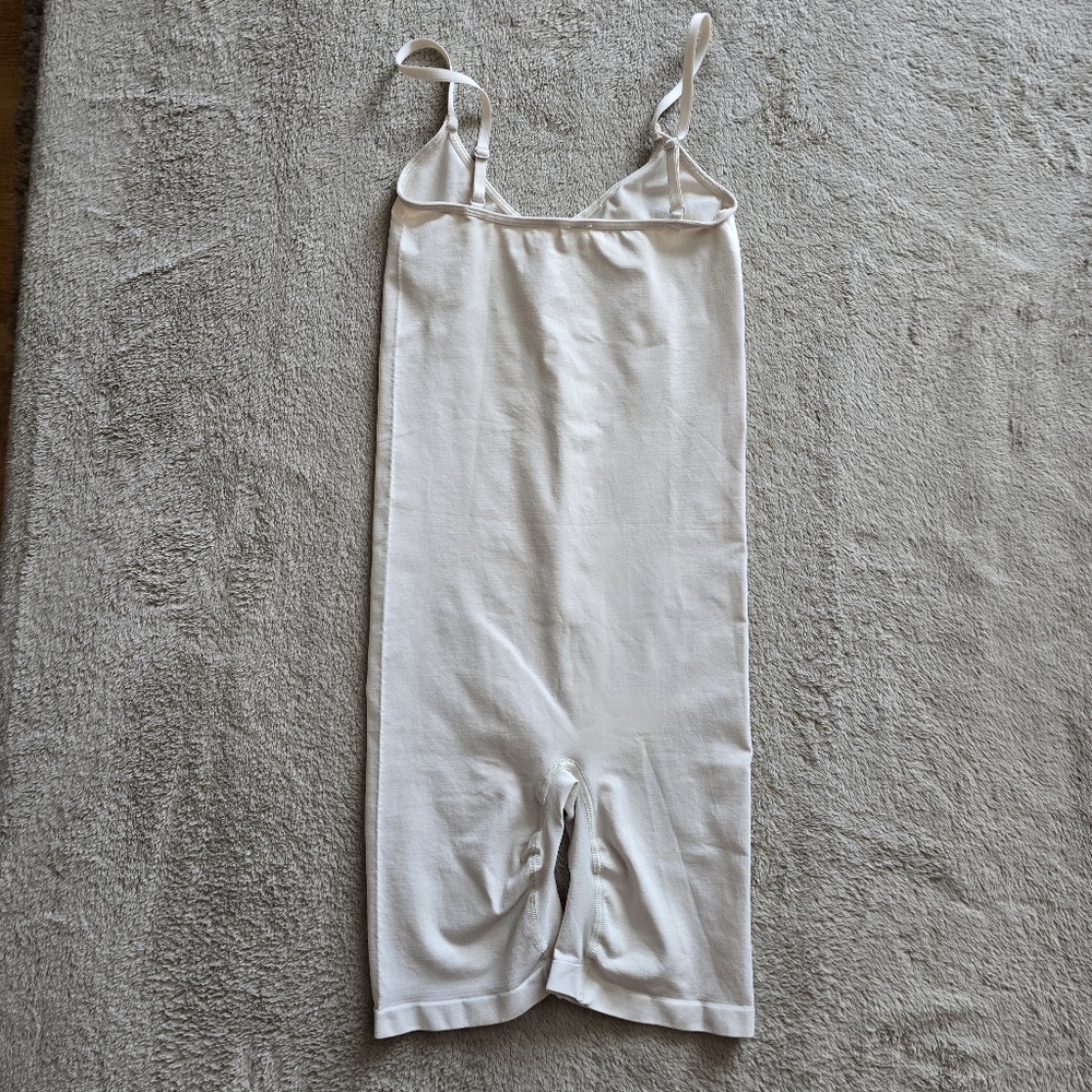 Aritzia The Group Babaton Arial seamless romper size XS - Picture 4 of 11